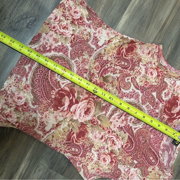 XOXO Paisley Pink Short Sleeve Top - Picture 6 of 6